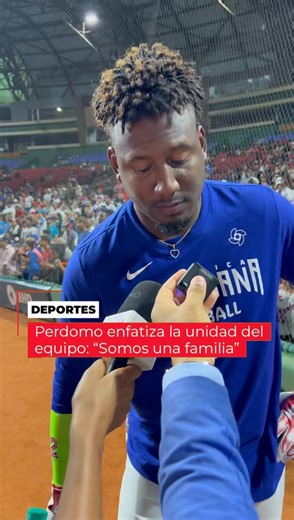 El campo corto Geraldo Perdomo fue claro y directo al definir la mentalidad con la que asume el reto de representar a la República Dominicana: un compromiso con la patria, no con el ego. Perdomo explicó que el enfoque del grupo está centrado en competir en silencio, en permitir que el talento hable por sí solo y en trabajar como una verdadera familia. En un equipo cargado de figuras, la prioridad no es el brillo individual, sino el resultado colectivo. “La química empezó antes de reunirnos forma