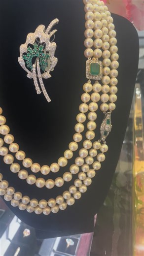 John Farrington Antiques on Instagram: "Pearl Emerald And Diamonds Always A Favorite. . #johnfarringtonantiques #pearlsofinstagram #emeraldjewelry #pearls #brooches"