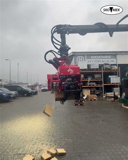 Montering af Mecanil savgrab på lastbilkran