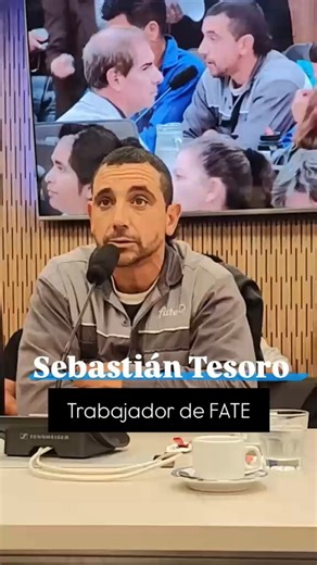 Sebastián Tesoro, trabajador de FATE (San Fernando, Buenos Aires):"Y si Madanes Quintanilla no quiere reabrir la planta, la vamos a poner a producir los trabajadores. No tenemos ningún problema. Y aparte, somos los que movemos al mundo. Somos los que tenemos las necesidades, pero también somos los que tenemos las facultades para hacerlo. Y le decimos a Madales Quintanilla, si no reabre la planta, ya demostramos que se puede hacer. La reabrimos los trabajadores. Y si hay que vender las cubiertas,