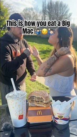 This is how you eat a Big Mac 🙋🏻‍♂️😏🤷🏻‍♂️
