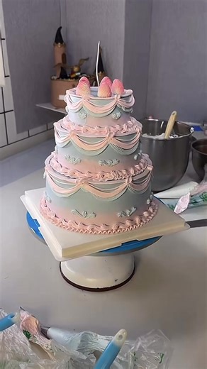 Elegant Vintage Cake Decorating Techniques