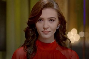 Elif 828, 829, 830, 831, 832 streszczenia. Melek przypomina sobie kolejne szczegóły z przeszłości. Veysel wyznaje Melek, Tülay i Jülide, że Yahya został zamordowany