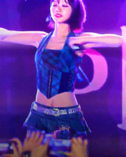 CHAEWON VELOCITY EDIT//TRENDING TIKTOK STYLE EDIT//ALIGHTMOTION//#trending #edit#chaewon #velocity