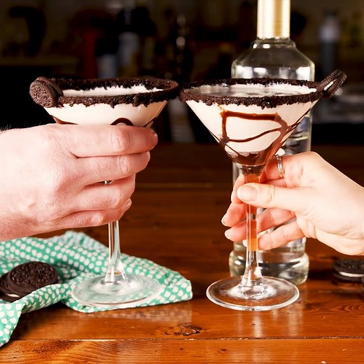 This martini tastes EXACTLY like a cookies 'n cream milkshake 🍸 Full recipe: http://dlsh.it/dqSemdP | Delish