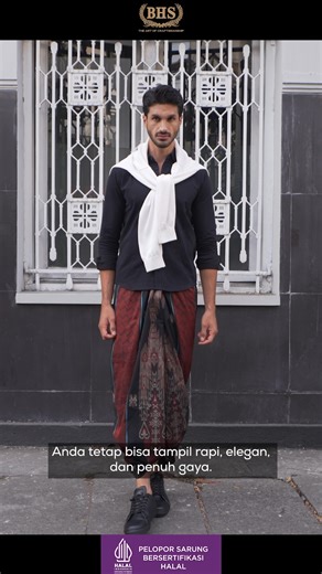 #TipsSarungBHS : Cara Mudah Ubah Sarung Menjadi Model Celana Ingin pakai Sarung BHS dengan tampilan beda dan lebih stylish? Simak tutorial sarung celana ini ya! Praktis, cepat, dan pastinya tetap keren pakai Sarung BHS✨ In frame : Sarung BHS Avant Garde Dapatkan sekarang di sarungindonesia.co.id dan di Official Marketplace Sarung BHS! #SarungCelana #BHSAvantGarde #Behaestex #SarungBHS #SarungAtlas #SarungArsaba #AtlasHijab #PeloporSarungHalal #SarungHalal #SarungIndonesia #SarungTenun #PakaiSaru