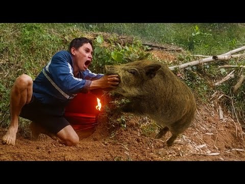 Building a Secret Underground Dugout. Solo Fight: Killing a Wild Boar Right at My Shelter Door