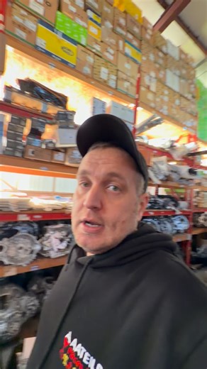 🔧 Reconditionnement moteur express pour un client suisse 🇨🇭 🔧 La semaine dernière, un client de Suisse nous a confié son moteur pour un reconditionnement complet. ➡️ En moins de 3 jours ouvrables, le moteur est comme neuf ✅ 🧰 Voici ce qui a été fait : 🔹 Remplacement du kit chaîne, segments, pistons, coussinets, bielles, vilebrequin 🔹 Changement du joint de culasse, joints de queue de soupape, pompe à huile, etc. 💨 Problème d’origine : forte consommation d’huile — maintenant, moteur impec