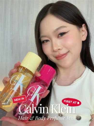 🌤️ NEW ARRIVAL & First at BEAUTRIUM 🌤️ Calvin Klein Hair & Body Perfume Mist New! Smooth Berry & Satin Cream เปิดตัว Calvin Klein Hair & Body Perfume Mist สองกลิ่นใหม่ ที่ BEAUTRIUM เป็นที่แรก! สัมผัสความหอมบางเบาที่กลมกลืนไปกับผิว พร้อมเติมเต็มทุกโมเมนต์ด้วย 2 กลิ่นใหม่ที่มีเสน่ห์ในแบบของตัวเอง 🍓Smooth Berry หอมหวาน ขี้เล่น และเต็มไปด้วยชีวิตชีวา ด้วยกลิ่นราสเบอร์รีสมูทตี้ ผสานฟลอรัลแคนดี้และวอร์มวู้ดส์ ให้ความหอมสดใส ชวนหลงใหลในแบบของคุณ 🍦Satin Cream นุ่มละมุนและน่าหลงใหลอย่างเป็นธรรมชาติ 