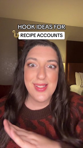 Want people to watch your content all the way through? Or at least for a longer duration than usual?! YOU NEED A STRONG HOOK!!!! Hooks are those captivating moments the first 3-5 seconds of your video that stop the scroll! #hookideas #videohooks #recipecreators #contentcreator #hookideasforsocialmedia #socialmediamarketing