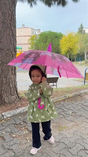 He's singing the song "It's raining, floods are flowing" 💦 #Don'tForgetToSubscribe #funny #discov...