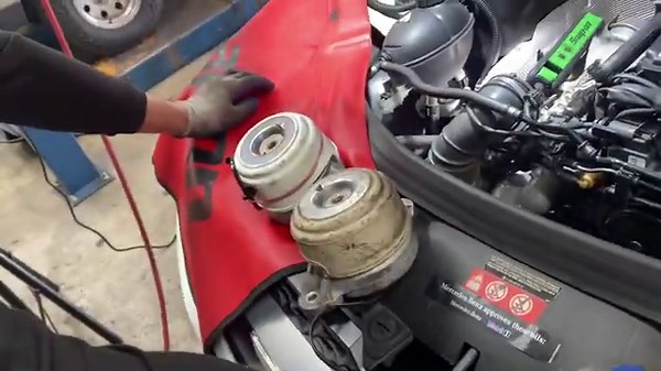 Mercedes active engine mounts