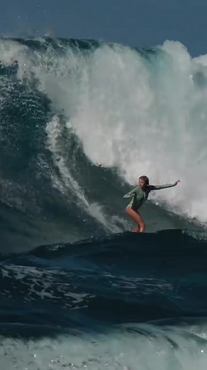 The Amazing Teenage Female Surfer Riding Big Waves in Hawaii!