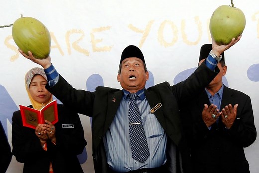Raja Bomoh Kelapa: I was right about MH370 all along! [VIDEO] | Coconuts