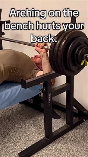 Bench pressing hurts your back, unless you‘re wrong. #benchpress #gymscience #gym #arching