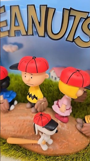 The Peanuts Baseball Team DIY - Snoopy & Friends Doghouse Build by Deagostini