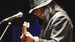 Singer and songwriter Sixto Rodriguez, subject of 'Searching for Sugarman' documentary, dies at 81