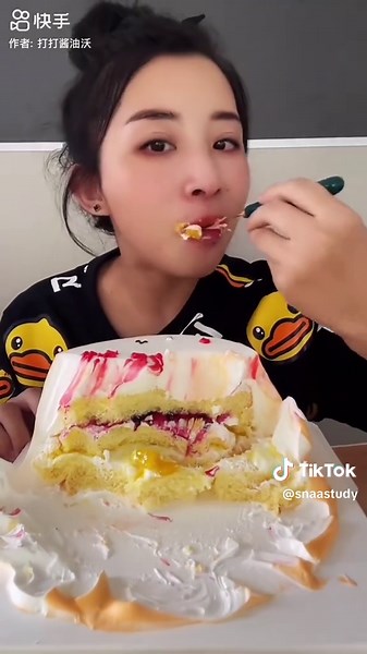 Indulge in a Creamy Cake Mukbang Experience