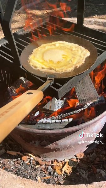Lähtisitkö mukaan tälläselle reissulle meidän perheen ja muurikkapannun kanssa? @Muurikkafood #muurikka #nuotiopannu #kesä #patikointi #aurinko #maalla #maaseutu #kevät #ruoanlaitto