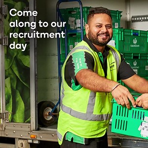 We’re hiring up to 100 people for our Auckland Distribution Centres 🤝 These jobs have good pay ✔️ and flexible shifts ✔️ | Woolworths New Zealand
