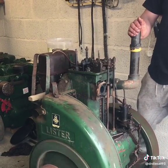 Cranking up the VA for the first time in 20 years back when we first recovered it off of a dairy farm where it drove a vaccum pump… #lister #stationaryengine #diesel #engineering #british #lightitup #fireitup #fire #enginesoftiktok #fyi #fyp #foryoupage #dorset