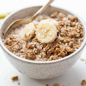 77K views · 224 reactions | Need some breakfast inspiration? Try this PEANUT BUTTER Banana Granola! It's vegan, GF, healthy and simple to make packed with tons of flavor, this is by far our FAVE granola recipe yet! https://www.simplyquinoa.com/peanut-butter-banana-quinoa-granola/ | Simply Quinoa | Facebook