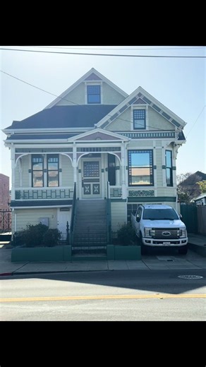 A classic Bay Area Victorian with a modern edge. 15% mirror window film for privacy, heat rejection, and refined curb appeal. Lower AC use, cooler interiors, quiet luxury that performs.