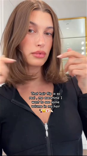 Flippy hair and a lip 👄 #haileybieber #haileybieberstyle #haircut #hairstyling #lipcombo