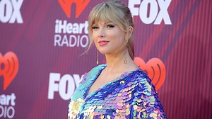 Car crashes into Taylor Swift's home after police chase