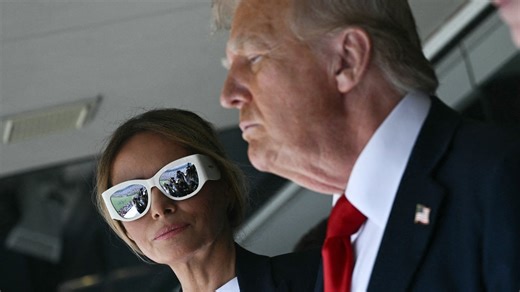 These 6 Tiny Body Language Clues Could Indicate Your Partner’s Not That Into You