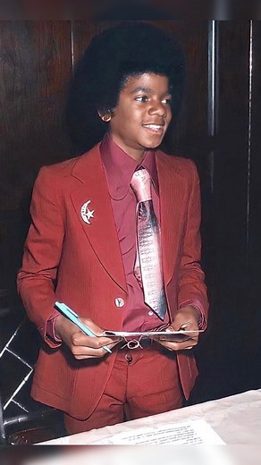 The Jackson 5 & Bill Cosby Skit On The “Goin’ Back To Indiana Tv Special” Circa 1971☁️💤 —> Michael Jackson Appreciation FanPage♥️ All Moonwalkers Welcomed! —> Taking You Down Memory Lane With Your Favorite Moments Of Michael’s Career & Personal Life From The 70s & 80s Era✨ —> Feel Free To Reach Out To Me With Any Partnership/Collab Ideas Through Email or DM‼️ —> You Can Message Me Too! I’m Always Open To Making New Friends In The MJ Community📩 —> No Copyright Infringement© Intended, Credits To