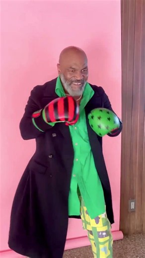 THIS IS WHY HE WAS FEARED 😳 MIKE TYSON DESTROYS HEAVY BAG LIKE A MACHINE 💀🔥 #boxing #mma #miketyson