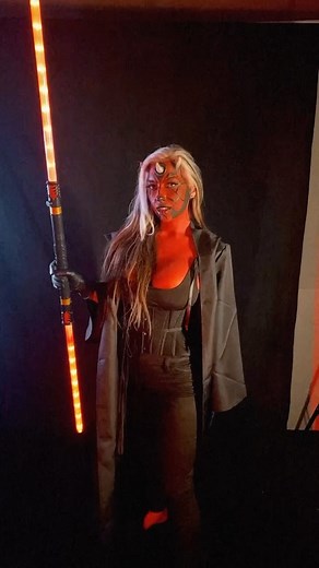 Cubbi Thompson on Instagram: "I love playing with lightsabers 🫣🔥"