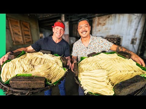 Central Vietnamese Street Food!! Noodles from Actual Heaven!!