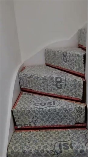 Carpet underlay and gripper rod done and fitted for 2 stairs #installation #carpetlooks