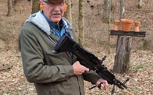 【hickok45】老爷子试射M60E4机枪_哔哩哔哩_bilibili