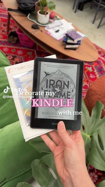 Decorating My Kindle with Clear Case Stickers