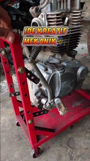 Use an engine stand to make it easier to disassemble the motorbike engine #tricks #racing worksho...