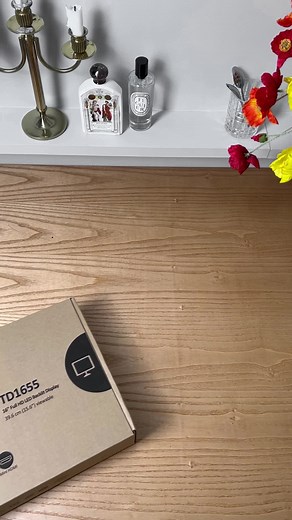 @paulpayasalad with the TD1655 portable touch monitor 💼 "It slots into my workflow easily with USB-C connectivity, plus it's lightweight so is perfect for on the go." | ViewSonic