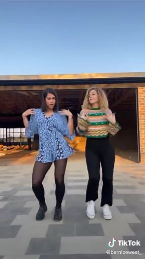 "Die Here het my mooi gemaak. Hy het my baie baie mooi gemaak..." Luister hier👉🏼 https://BerniceWest.lnk.to/Lyfie | 100% Afrikaans