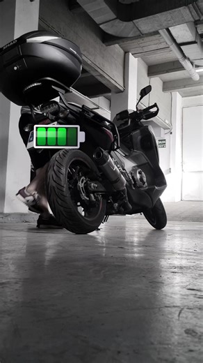 Honda Integra 750 con Escape Leo Vince
