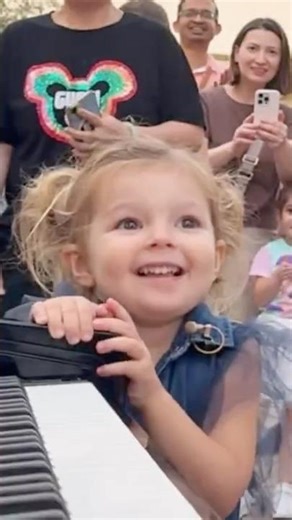 This 3 year old SINGER shocked EVERYONE 🥹