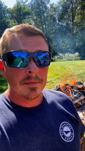 20 reactions · 18 shares | GIANT SPIDER! Burn everything   #spider #bigspider #giantspider #scared #nope #no #hellno #burn #vibe #outdoors #insects #insect #illpass #joke #jokes #dadjoke #dadjokes #fyp #foryoupage #viral #viralvideo #share #sharethemagic #fblifestyle #funny #funnyvideos #funnyvideo #funnymoments #stupidisfunny | Stupid is funny | Facebook