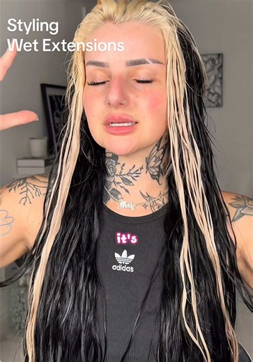 Styling Wet Hair Extensions 🥵 … got to be up there with my least favourite tasks 👀✨ if I’m honest I usually let it air dry as MUCH AS POSSIBLE 😬 Using: Smoothing Shampoo & Conditioner @Matrix Dryer @Dyson Duet Style Straightener @ghd Spray Heat Pro @Color Wow UK #hairextensions #weave #stylinghair #wethairstyling #nanobonds