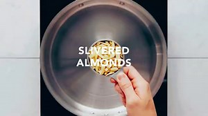 1-Pan Garlicky Green Beans with Slivered Almonds