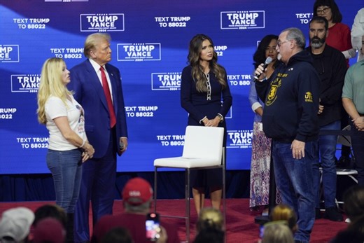 Trump Promises Gold Star Father He'll Probe Extortion 17 Crash That Killed 17 Navy SEALs, 21 Others