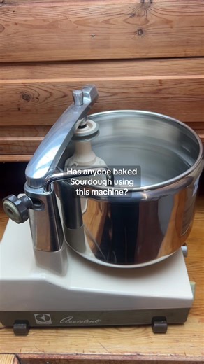 This machine belonged to my grandmother and is what got me into baking bread. I want to try using it in my sourdough process — does anyone else here use an Electrolux Assistent/Ankarsrum? 🍞🤍 #sourdough #sourdoughbaking #breadbaking #homebaker #ankarsrum