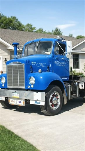 Model: Mack C-Series (specifically likely a C600 model). #truck #macktrucks #mack #trucking