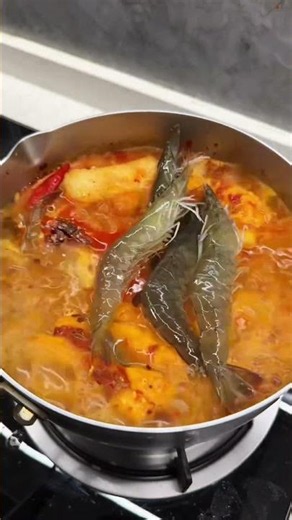 This bubbling spicy broth is pure therapy ✨🤤