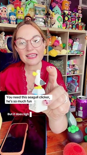 Seagull “Mine!” keychain… this is absolutely ridiculous, and therefore I need it